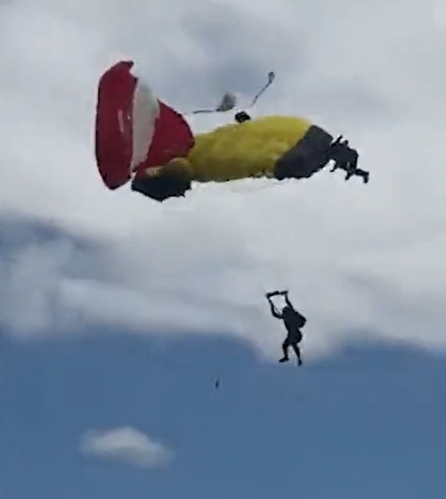 驚悚畫面曝！2傘兵空中「追撞、交纏」　35公尺急墜1死1傷