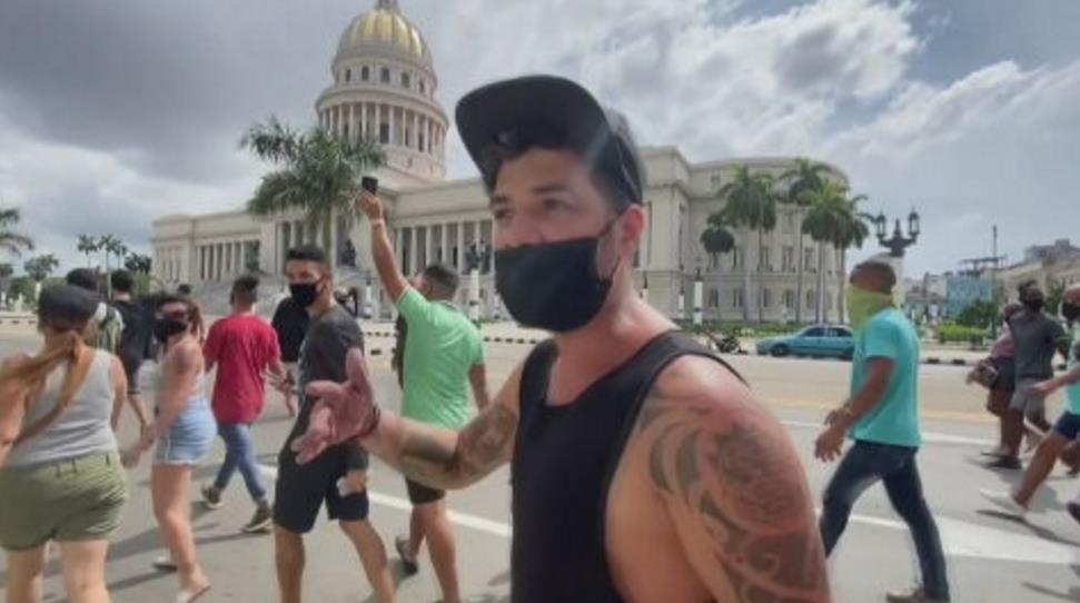 疫情拖累經濟、政府防疫不利　古巴爆發史上最多人抗議示威