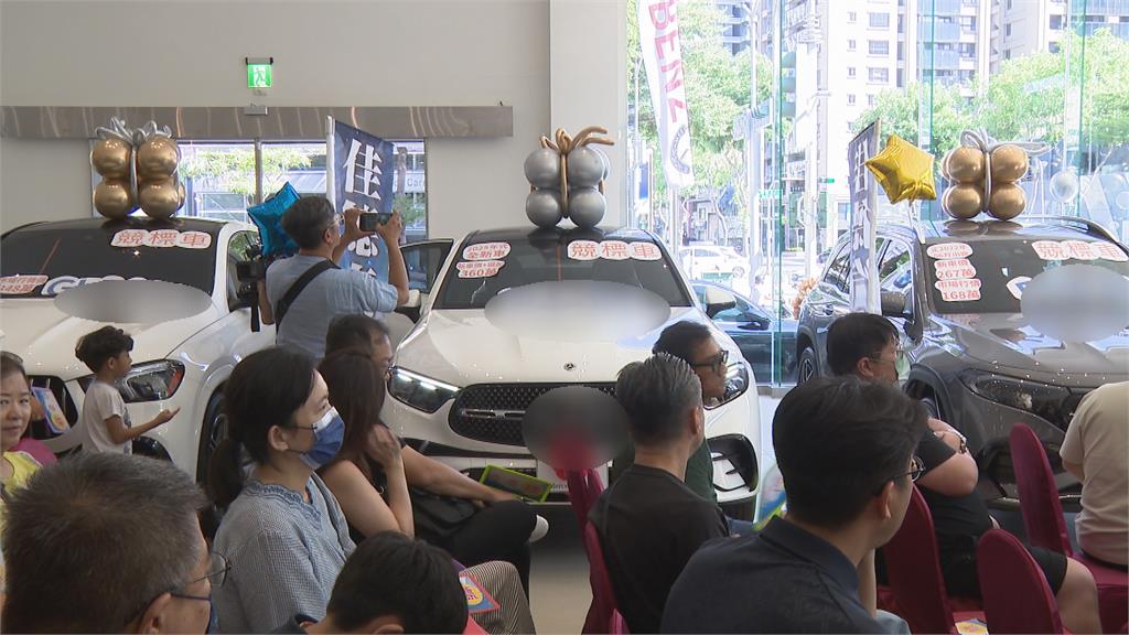 高雄車商大手筆4名車「1元起標」 豪華休旅車306萬成交