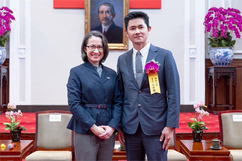 榮耀加冕 台灣生技之光  婕樂纖 再度榮獲 SNQ 國家品質標章