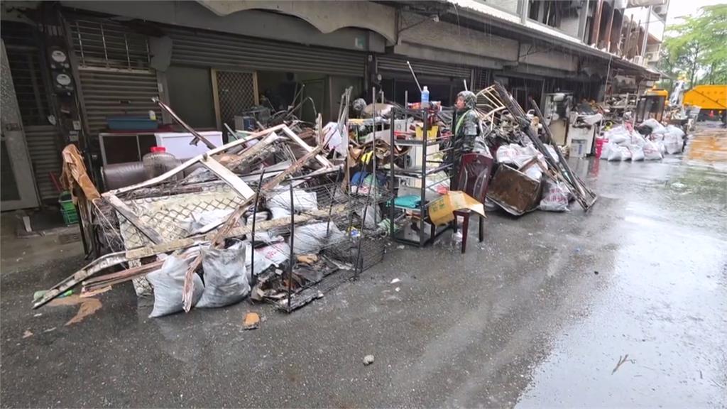 台南安南爆炸案　住戶清理家園逢大豪雨艱辛