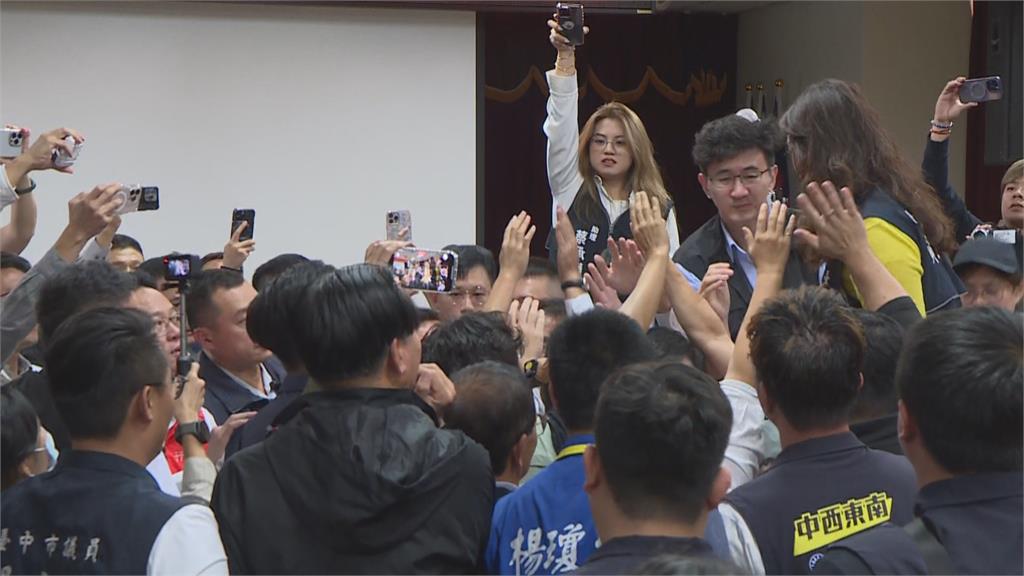 快新聞/藍綠為中火「以氣代煤」爆衝突 卓榮泰無奈喊:我是來解決問題的