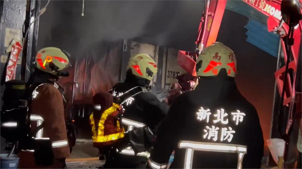疑處理水電問題引發火災 新店啤酒廠4人驚險逃生