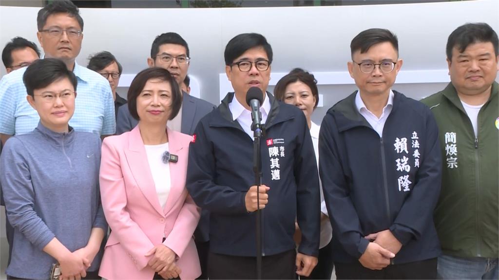 陳麗娜下跪抗議強拆澄清巷違建　陳其邁痛罵：非法關說