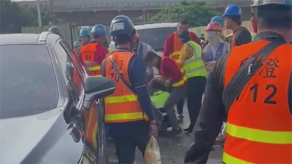 大潭電廠大亂鬥！包商、交管因車輛違停爆衝突　「安全帽棍棒互毆」畫面曝