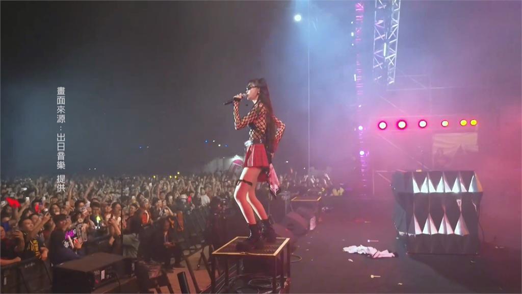 睽違２０年！「初代女神」謝金燕登大港開唱　嗨翻全場高喊：謝新達