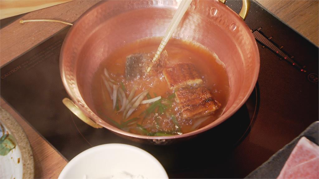 炙燒白鰻、酥炸星鰻涮湯 「鰻魚火鍋」顛覆味蕾