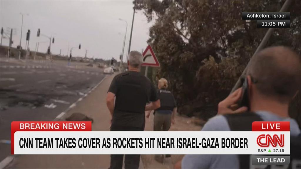 CNN團隊前進加薩走廊邊境　記者驚險躲砲彈