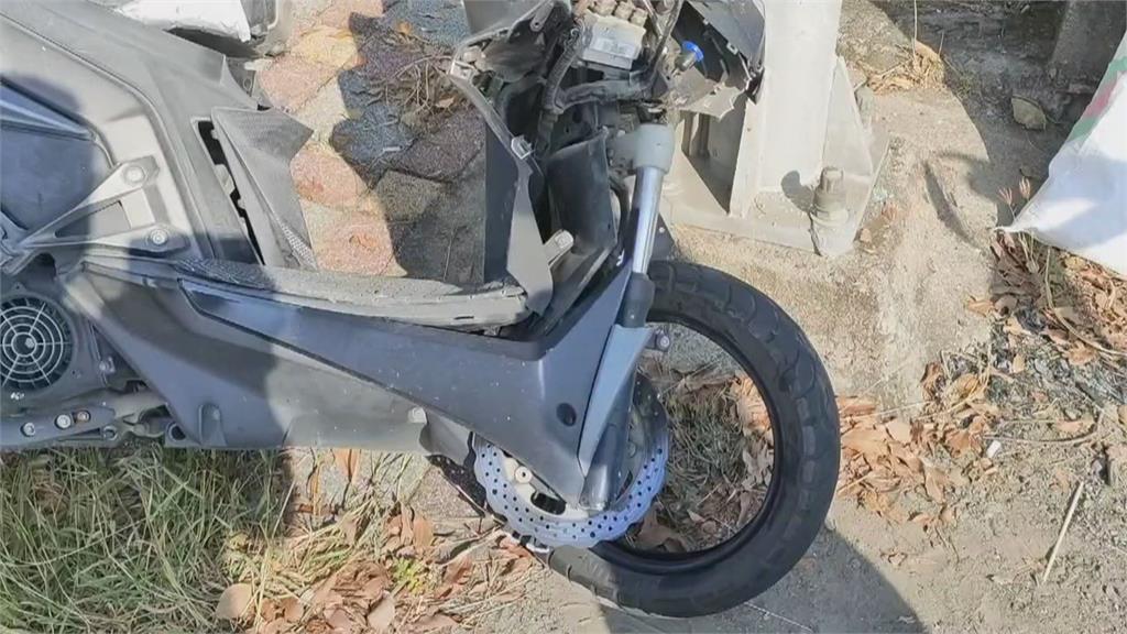 車速太快?廂型車竟被機車撞翻 機車地上打轉!民眾直呼誇張