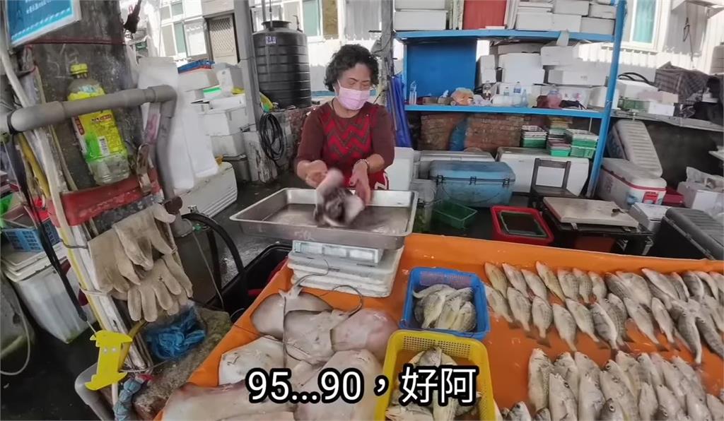 在地人才知道!彰化縣唯一賣現撈海鮮的漁港 他驚曝活魟魚價格驚呆網
