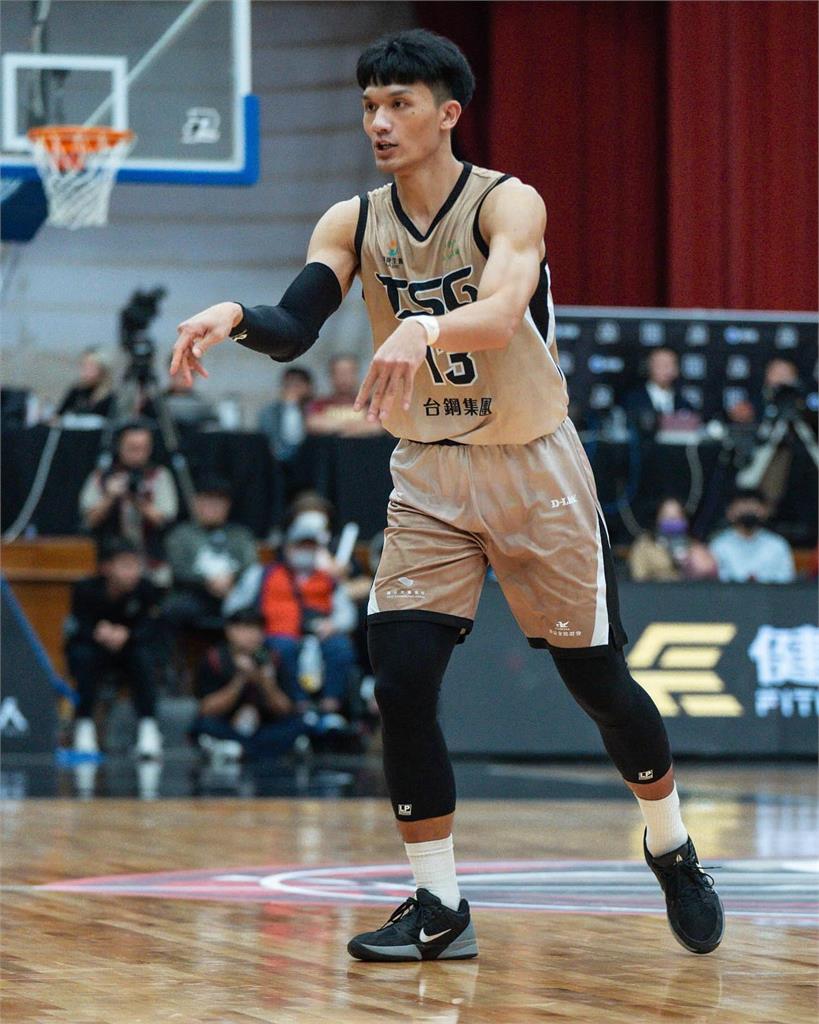 PLG(影)/南台灣大對決!謝宗融15分15籃板 獵鷹擊敗鋼鐵人奪4連勝