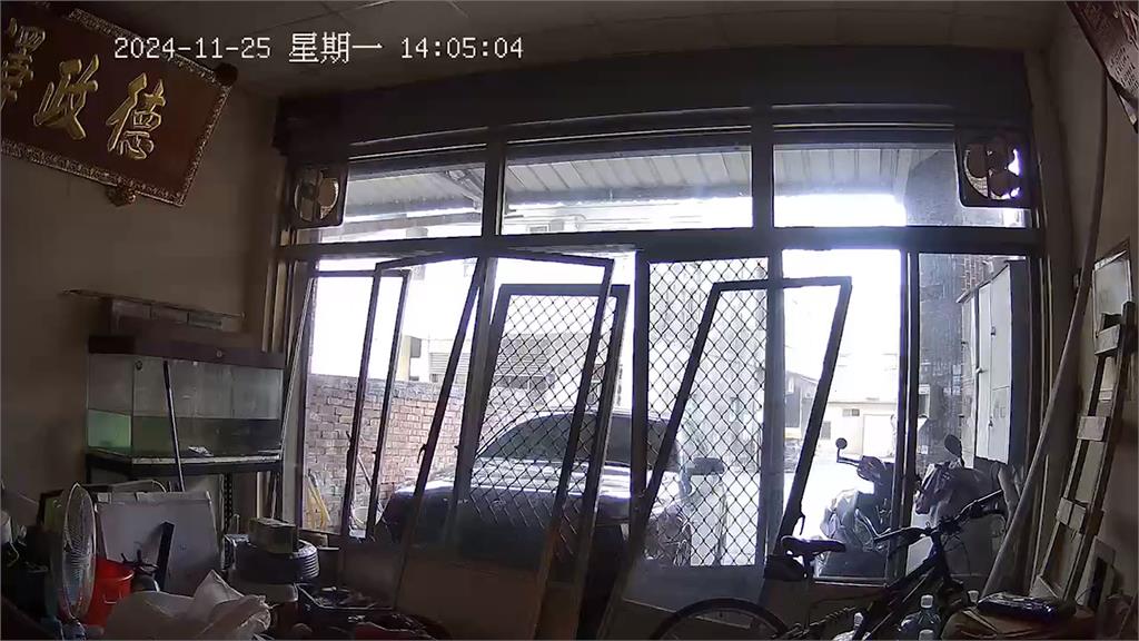 台中酒駕載3友衝撞民宅波及三輛汽機車 屋主傻眼:損失達20萬元