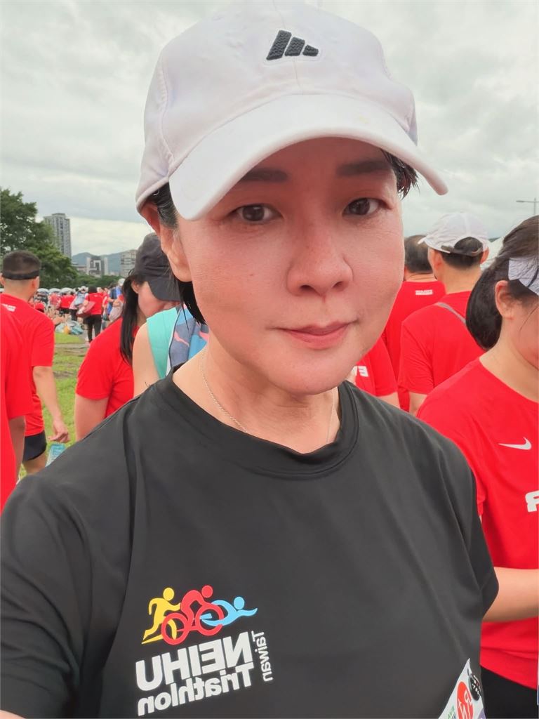 「鴨舌帽正妹」臉超紅竟是黃珊珊！突喊「賽事只是結果」網急看大反差：走出自己