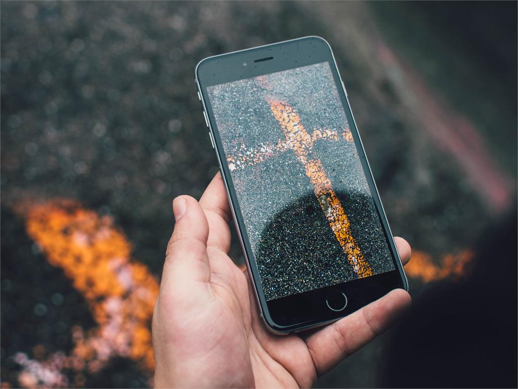 iPhone進水千萬別做「3行為」！蘋果曝「自救4步驟」：做錯將損壞