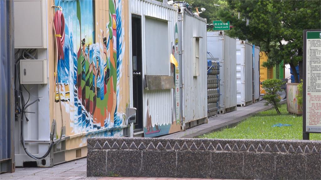 防颱!北市貨櫃撤出大佳河濱公園 竟直接放置人行道