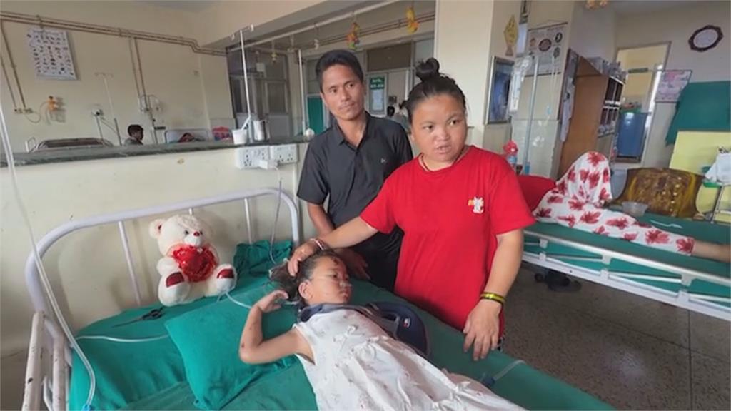聽到微弱哭聲！　尼泊爾6歲女童困瓦礫堆60小時奇蹟生還