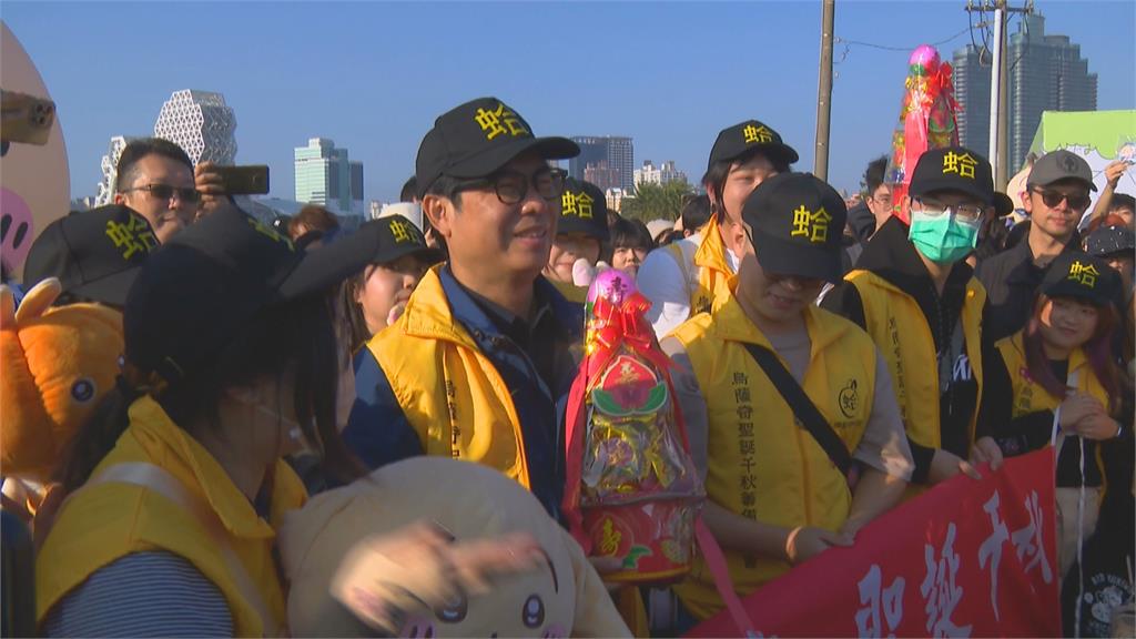嗚啦!陳其邁市長也入教? 網友快閃「恭祝兔兔聖誕千秋」