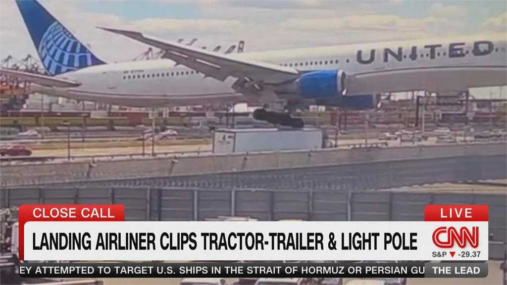 美國聯合航空「撞翻卡車、路燈」　傷亡曝光