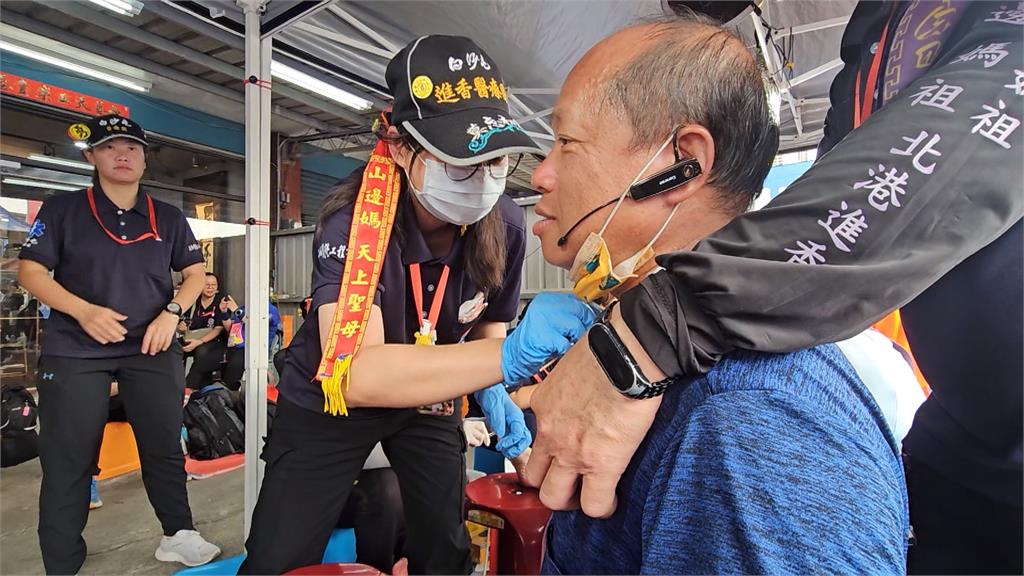 白沙屯媽祖急行軍考驗體力 香燈腳紛中暑、足傷狀況頻傳