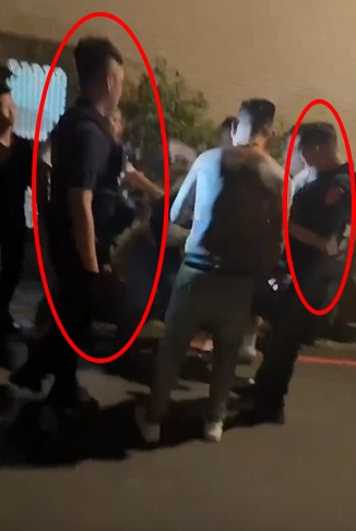 獨家／「蹦闆」涉率眾圍毆！中壢警站旁邊看挨轟　知情人士爆驚悚內幕：鏡頭外還有一群