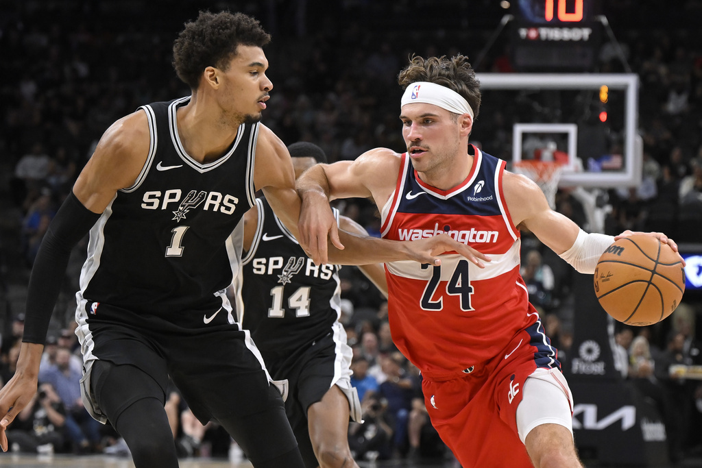 NBA(影)/文班亞馬今天「柯瑞上身」!飆進8顆三分球狂轟50分 創生涯單場新高