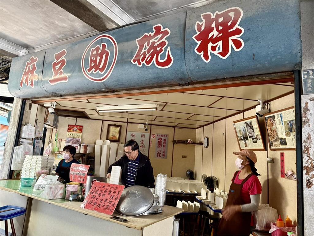 陳水扁「現蹤台南賣碗粿」畫面流出！站櫃台「低頭猛挖」本尊親喊：真的有賣
