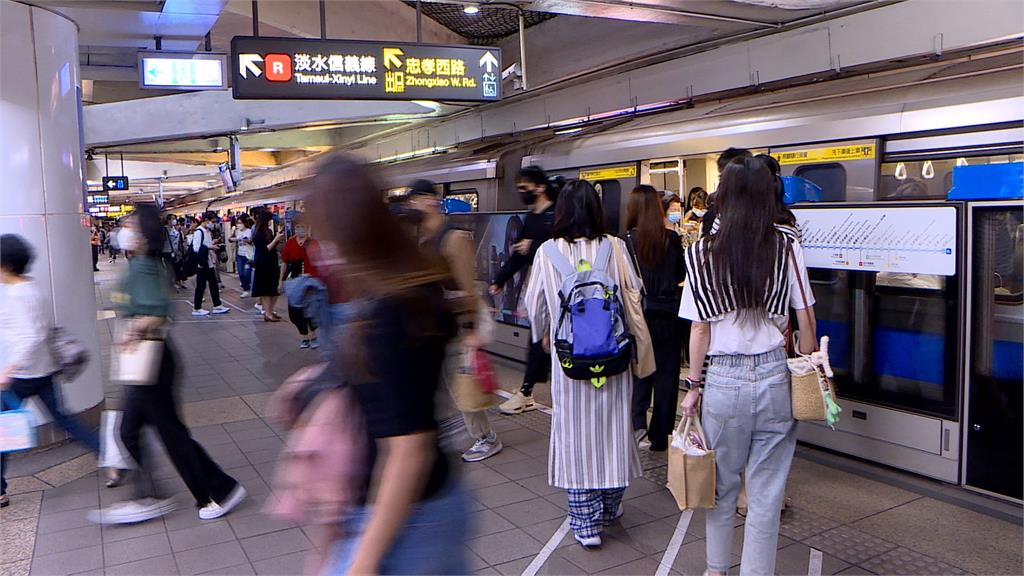 搭捷運耳邊突傳「詭異人聲」要她快下車 可怕故事嚇壞全場:我也聽過