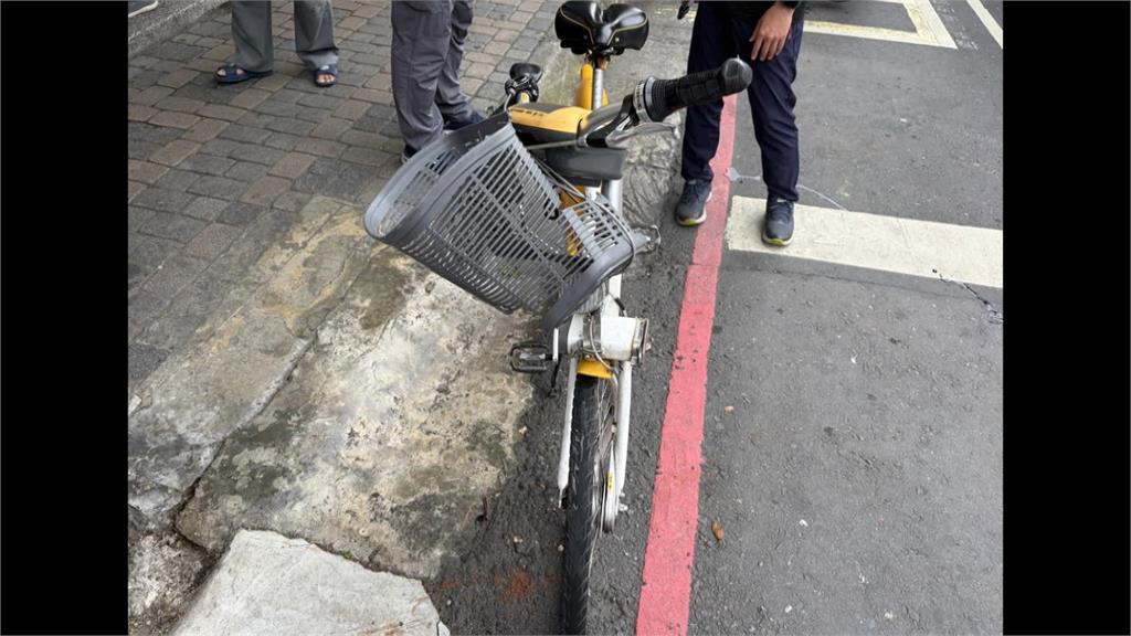 幼童「從路邊衝出來」 駕駛驚魂未定:家長沒在顧?