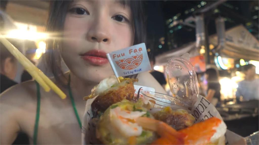 女優遊曼谷火車夜市　爆吃當地美食合照「水果西施」
