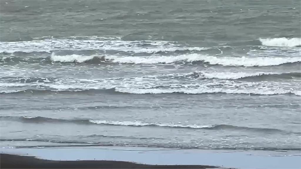 稱外出打工卻到海邊戲水　15歲少年遭海浪捲走