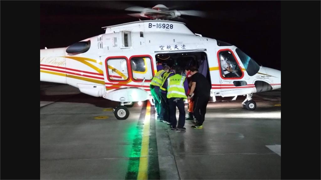 澎湖雷雨不斷救人要緊　醫療直升機後送病患搶命