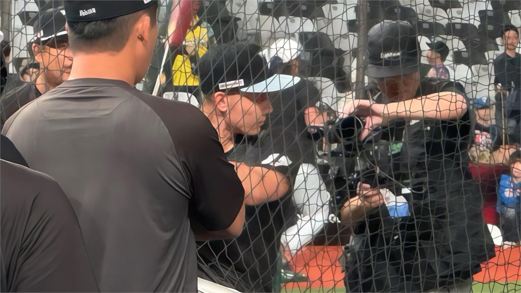 經典賽(影)／最想在東蛋對決日本隊！費仔返台練球「期待台日戰滿場、遇強則強」