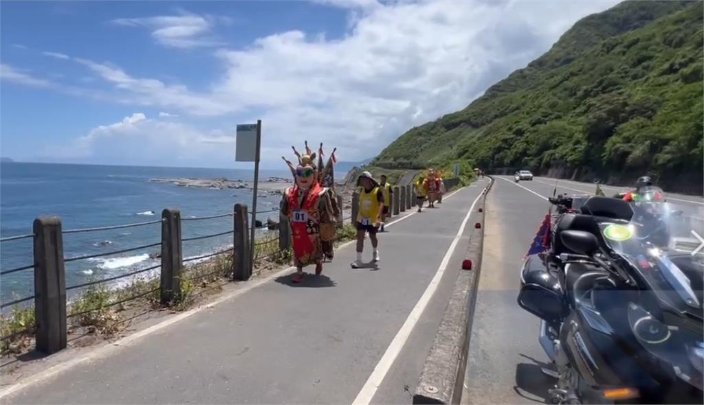 徒步走路比馬拉松還累！九天盃太子極限環台選手腳底起泡也要走