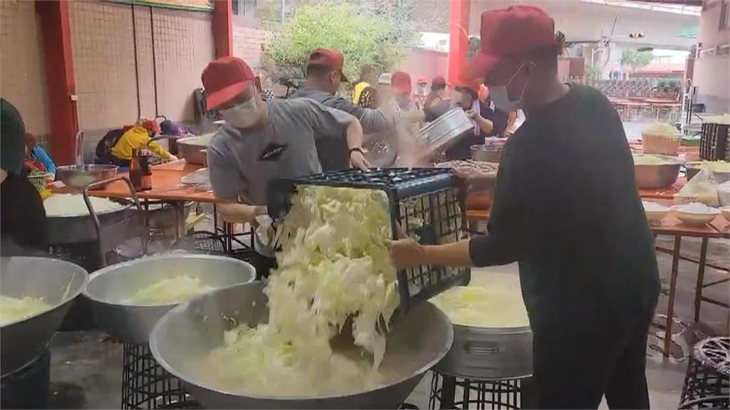 屏東廟宇睽違兩年復辦 走春吃平安飯湯暖心又暖胃
