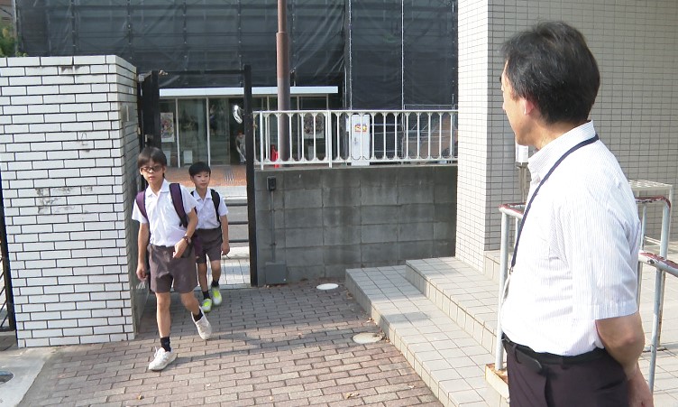 穿日式制服讀注音課本　一窺日本大阪中華學校