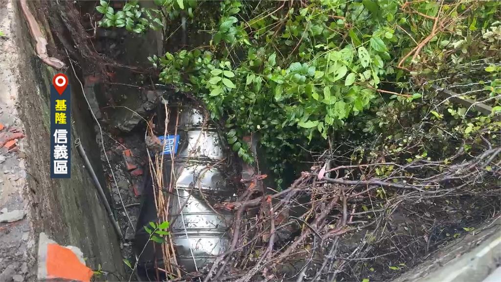 新北萬里邊坡土石崩塌 基隆舊官邸圍牆塌