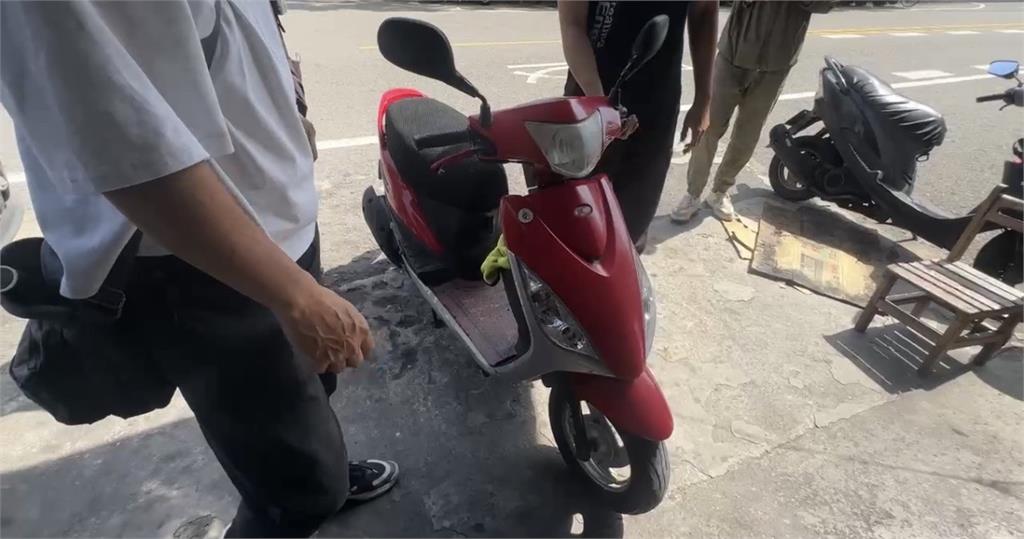 機車行換車頭燈泡險出事！　阿伯「誤催油門」老闆神救援