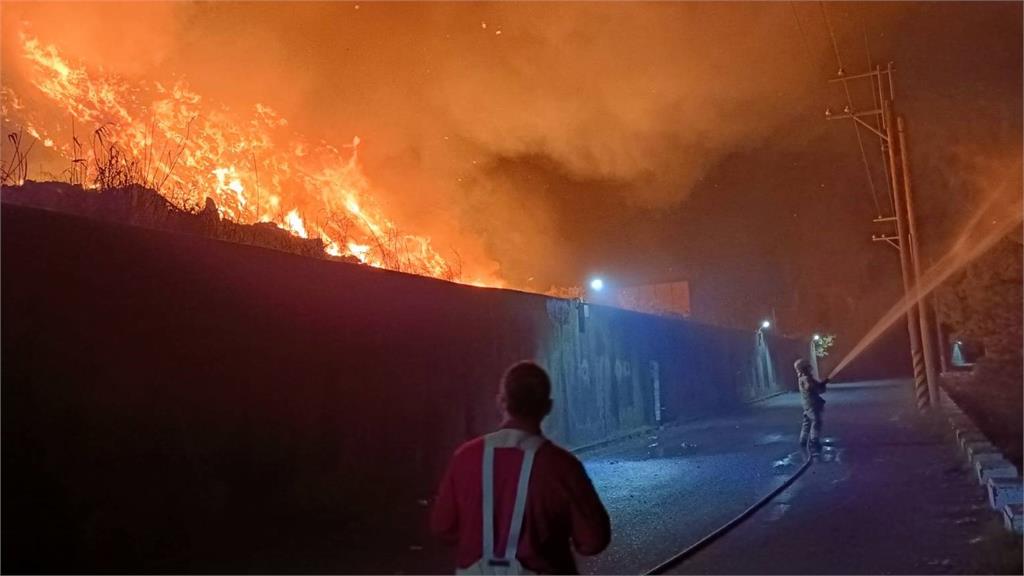 快新聞/又遭祝融!台南垃圾場暗夜大火 消防局澄清:非風災廢棄物堆置場