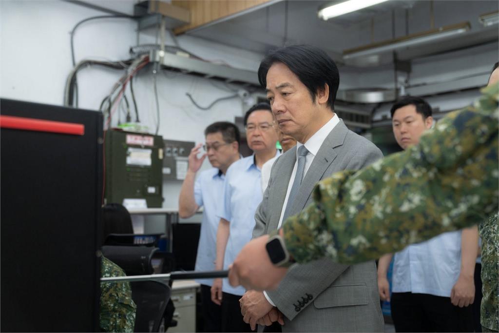 賴清德視導國軍意外曝光「秘密武器」！畫面放大露餡「台灣超神機密」全網秒懂