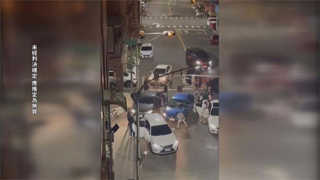 高雄行車糾紛變砸車擄人 撂7車包圍擄走被害人