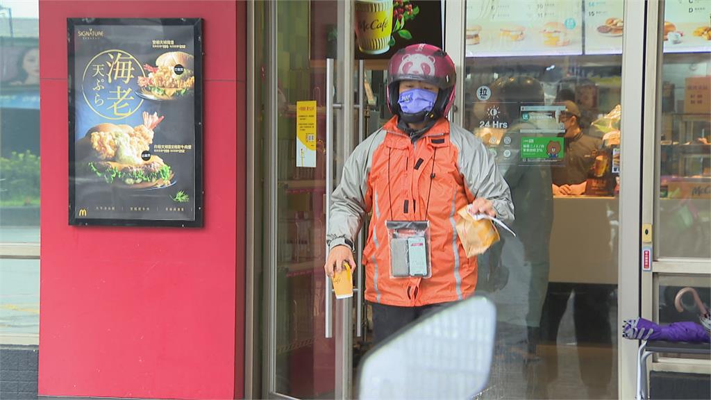 狂點麥當勞!就趁21日漲價前 外送層架擺滿滿...