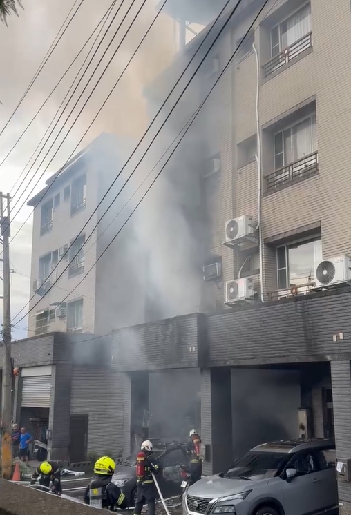 最新／濃煙狂竄！南投透天厝火警釀2死　另1住戶跳樓逃生