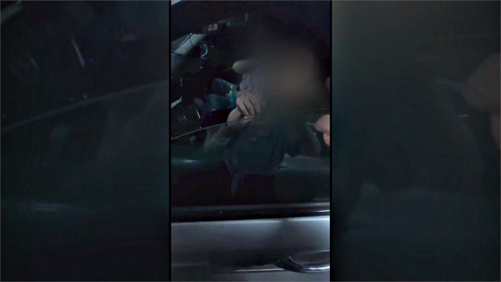 逆向強占車位不認有錯　順向駕駛理論無果直搖頭