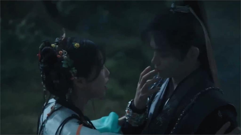 《永夜星河》遭疑「刪男女主角吻戲」?網猜「1原因」:這樣才合理!