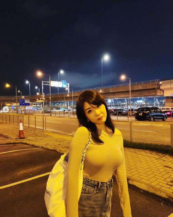 美女主播私服浮出「驚人Bra線」!網一看全朝聖 美女主播「套裝包緊緊」!私服浮出「驚人Bra線」讓網全朝聖