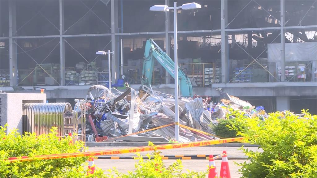 明揚火警第5天廠房突竄黑煙　消防員搜救吸入過多濃煙住院治療