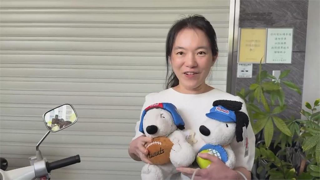 七夕情人節！陳幸妤收花束玩偶超開心　稱「不排斥下一次戀愛」