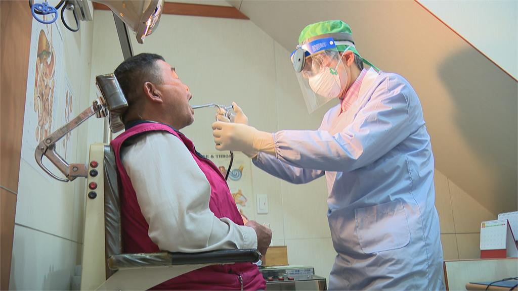 緩解醫療量能　CDC招募診所投入社區PCR採檢