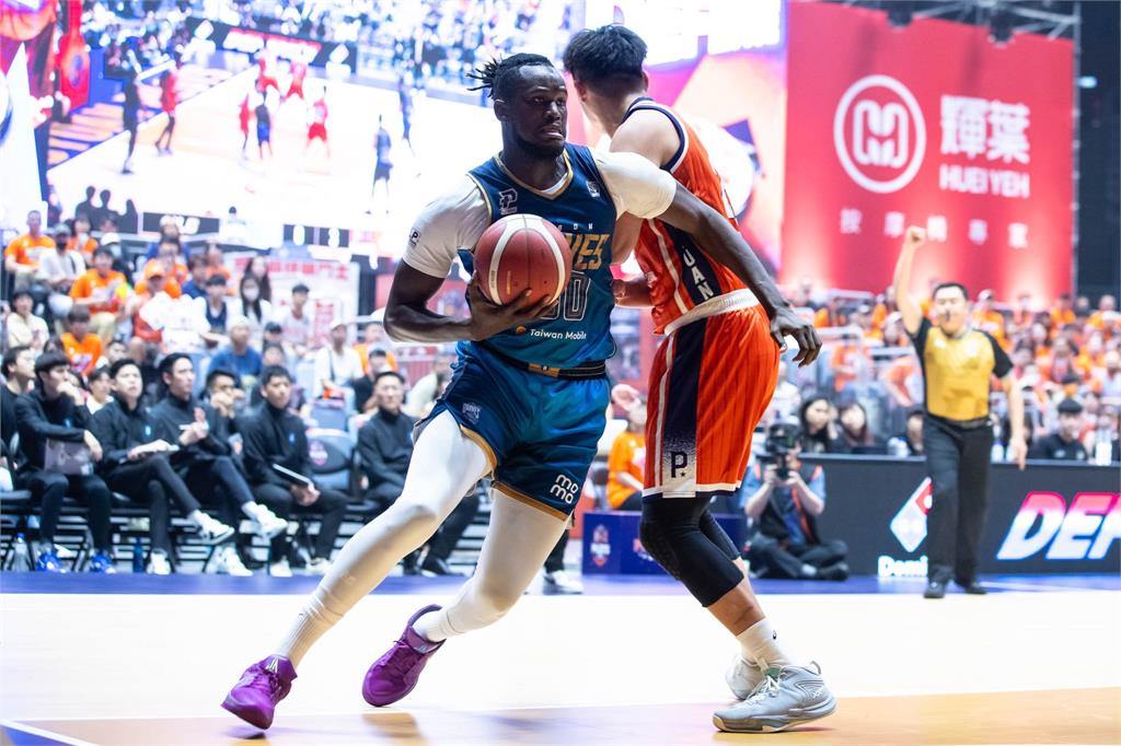 PLG(影)/總冠軍賽今晚點燃戰火 勇士78:76險勝領航猿七戰四勝1勝0敗領先