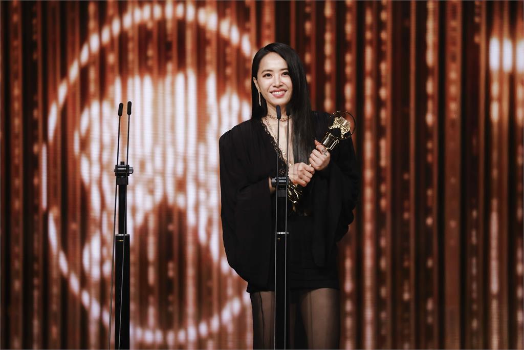 金曲37／蔡依林時隔19年二度封「金曲歌后」！上台謝團隊　抖喊：完全沒想到…